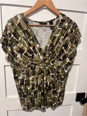 Women’s Olive Green Patterned V-Neck Top